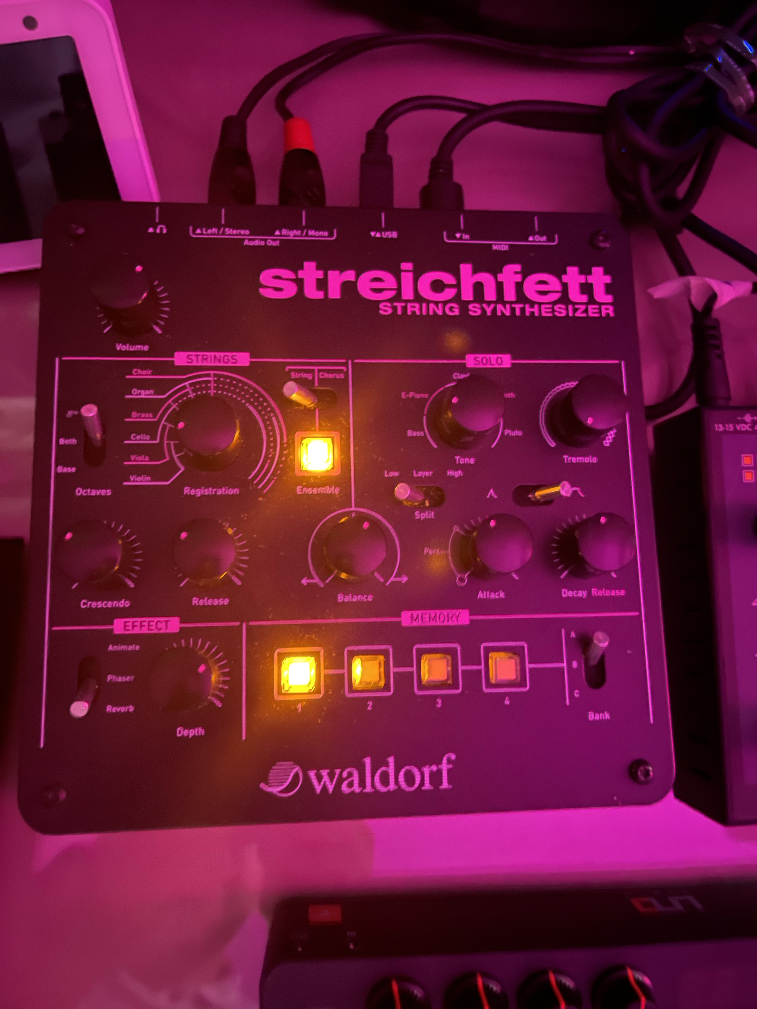 Waldorf Streichfett: string machine e synth em formato super